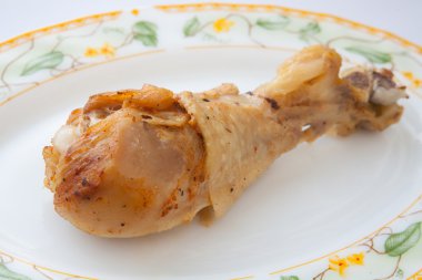 bir tabakta tavuk budu