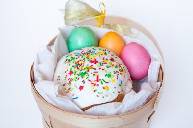 Paskalya kek ve renkli yumurta