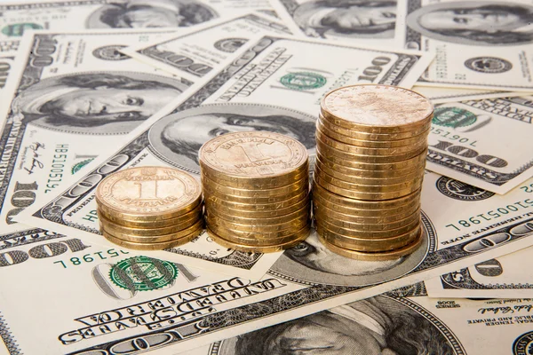 Ukraynalı hryvnias ve dolar sikkeleri