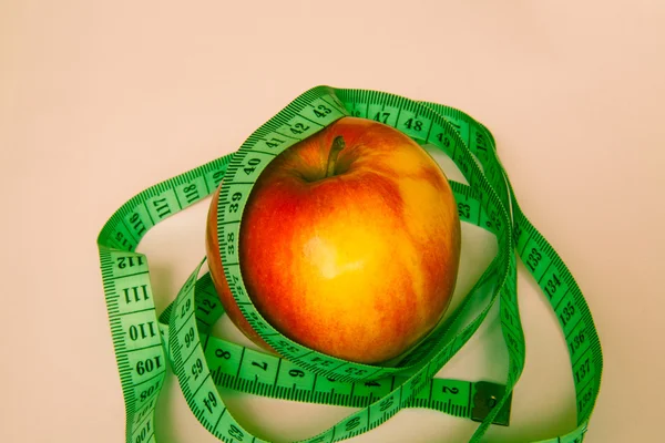 Apple with a ruler — Stock Photo, Image