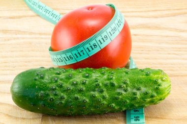 Ölçülü salatalık ve domates