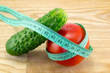 Ölçülü salatalık ve domates