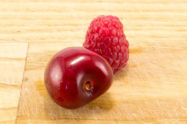 Raspberries with cherries — Stock Photo, Image