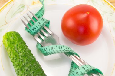 Ölçülü salatalık ve domates