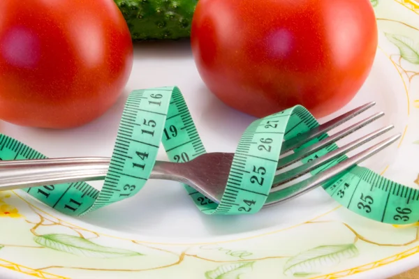 Pepino y tomate con medición — Foto de Stock