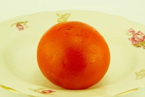 흰색 접시에 토마토 — 스톡 사진