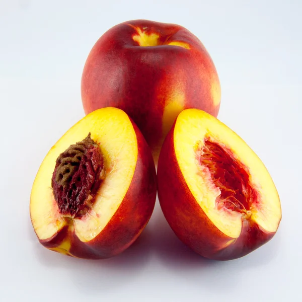 Fruto de nectarina aislado — Foto de Stock