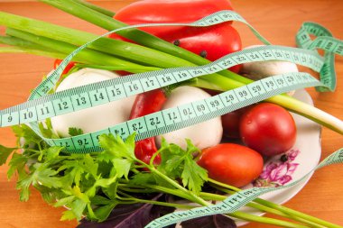 Tabakta karışık sebzeler