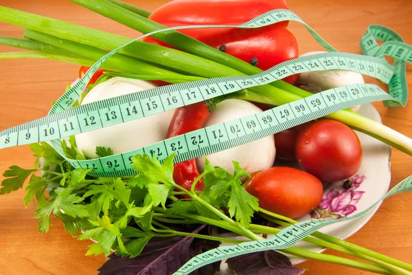 Légumes mélangés dans une assiette — Photo