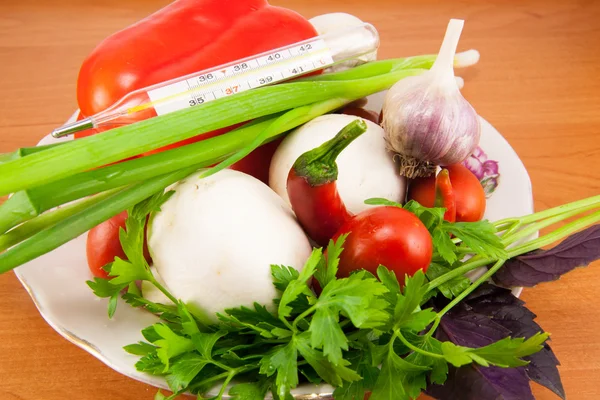 Légumes mélangés dans une assiette — Photo