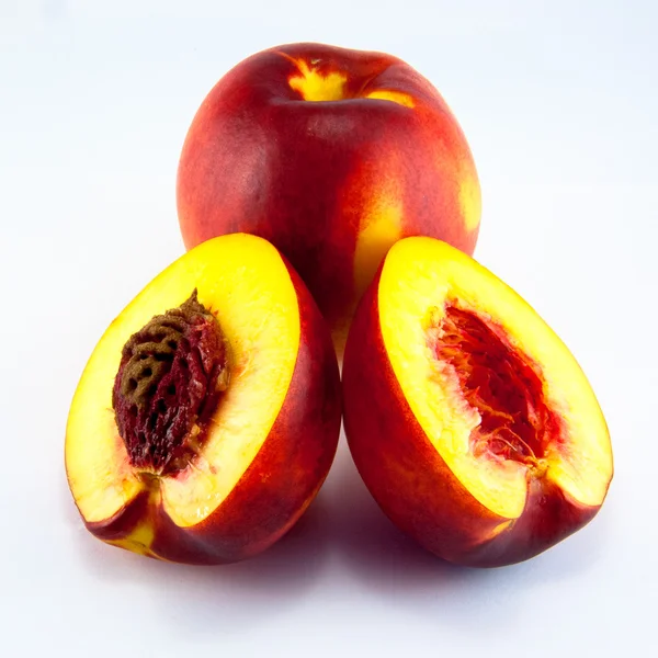 Fruto de nectarina aislado — Foto de Stock