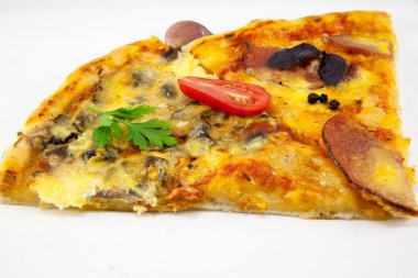 Mozzarella ile pizza.