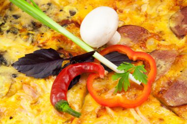 bir restoranda lezzetli pizza