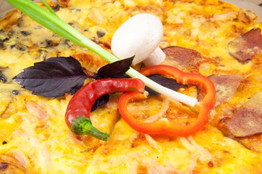bir restoranda lezzetli pizza