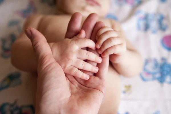 Yeni doğan bebeğin annesiyle