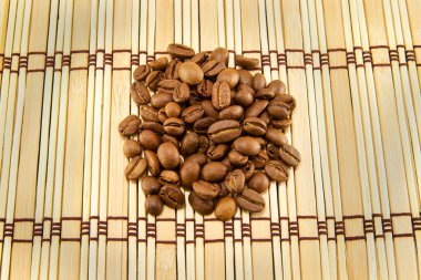 Kahve çekirdekleri vintage ahşap tahta üzerinde