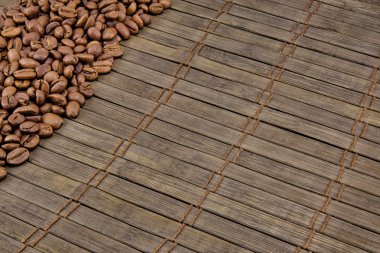 Kahve çekirdekleri vintage ahşap tahta üzerinde