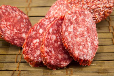 vintage bir arka plan üzerinde izole salam