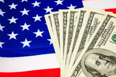 Amerikan doları ve bayrağı.