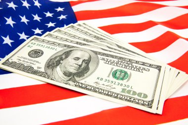 Amerikan doları ve bayrağı.