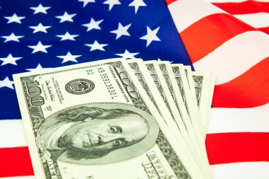 Amerikan doları ve bayrağı.