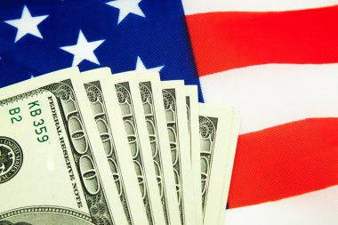 Amerikan doları ve bayrağı.