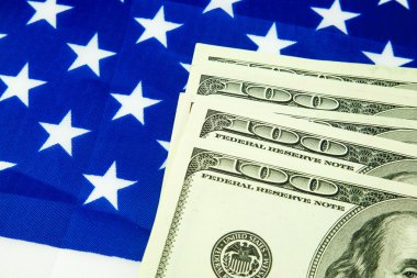 Amerikan doları ve bayrağı.
