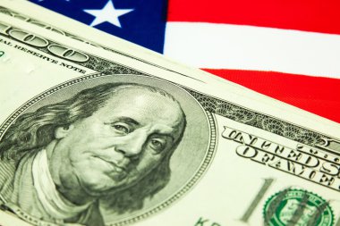 Amerikan doları ve bayrağı.