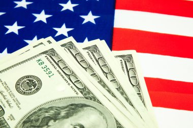 Amerikan doları ve bayrağı.