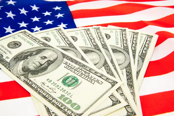 Americké dolary a vlajka. — Stock fotografie