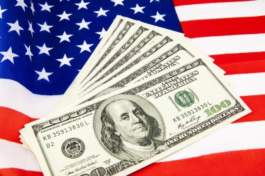 Amerikan doları ve bayrağı.