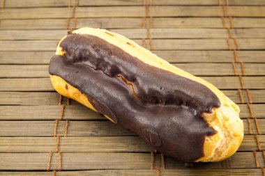 ahşap zemin üzerine lezzetli pasta