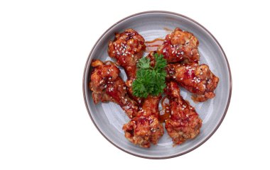 Korece ateş edilmiş tavuğun beyaz arka plan görüntüsü, kırpma yolları