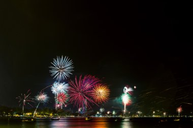 patong beach thailan yeni yıl kutlama güzel havai fişek