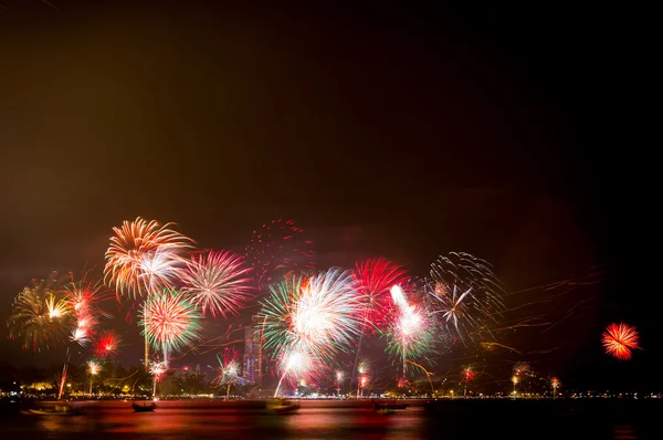 patong beach thailan yeni yıl kutlama güzel havai fişek
