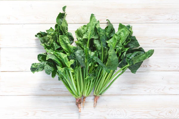 Fresh spinach on wood background — Stock Photo, Image