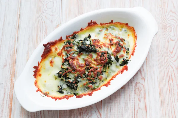 Espinacas al horno con queso — Foto de Stock