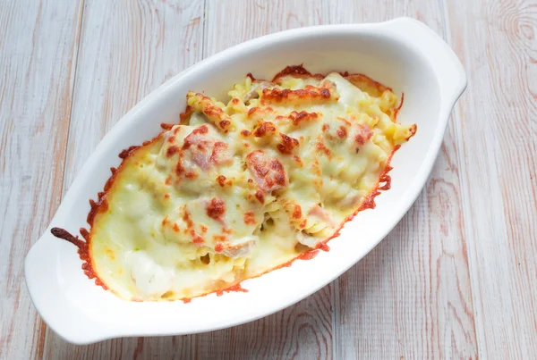 Pastas de fusilli al horno con queso — Foto de Stock