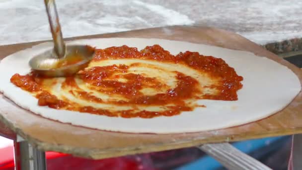 HD ayak yakın kadar el Şef sıva pizza pasta — Stok video