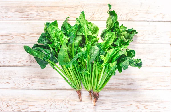 Fresh spinach on wood background — Stock Photo, Image
