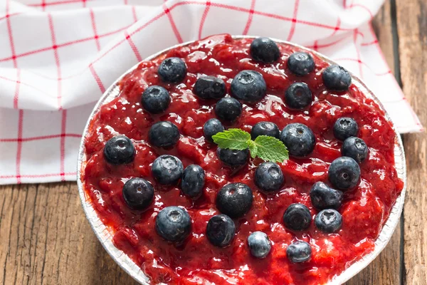 Strawberry cheese pie with fresh blueberry on wood — Stockfoto