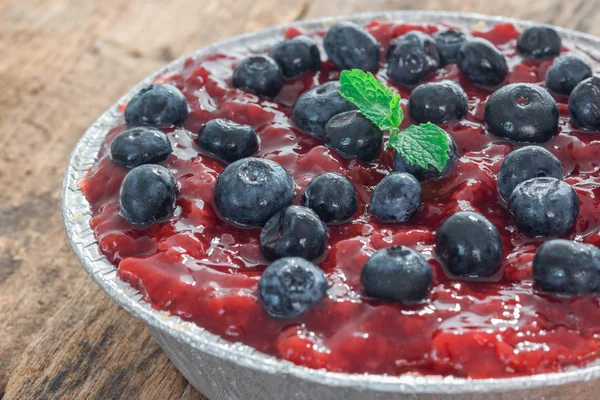 Strawberry cheese pie with fresh blueberry on wood — ストック写真