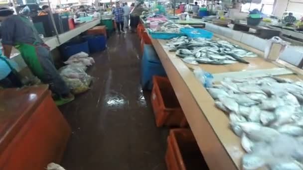 Phuket, Thailand-22 augusti personer som handlar på världsarvsl Thai Fresh Market på augusti, 2015 i Phuket, Thailand. — Stockvideo