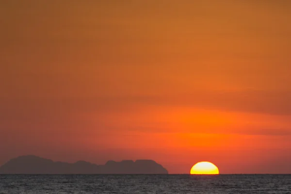 Bella alba sul mare delle Andamane, Phuket Sud della Thailandia — Foto Stock