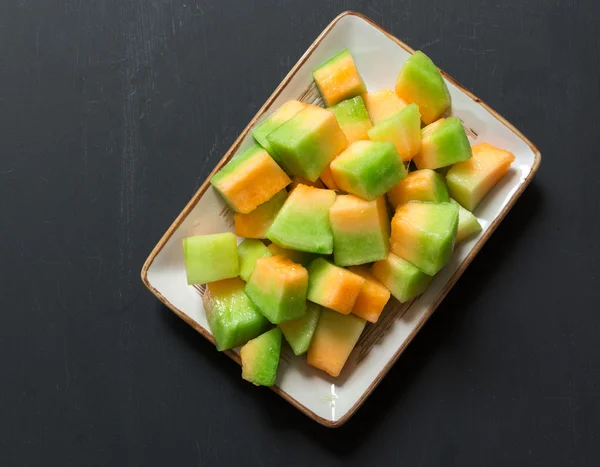 Ogórek melon na czarnym tle — Zdjęcie stockowe