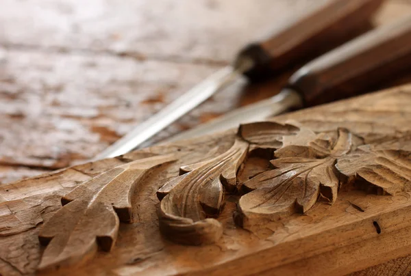 Tischler Holzmeißelwerkzeug mit Schnitzerei — Stockfoto