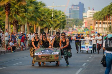 Pattaya, Tayland 25 Ocak 2015: Pattaya Yatak Yarışı Festivali