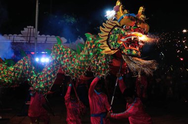 Pattaya, Tayland - 19 Şubat 2015: Çin Yeni Yılı 'nın görkemli kutlamaları 2558, Çin Mahallesi şenlikli teçhizat ve aktörlerle sahneleniyor