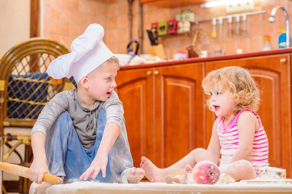 Two Siblings Boy Girl Chef Hats Fireplace Sitting Kitchen Floor — Stock Photo, Image