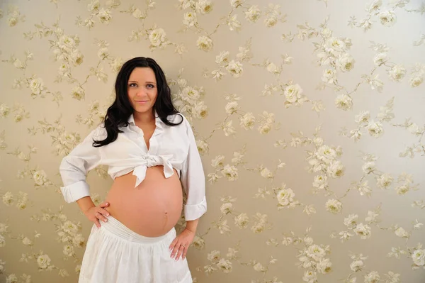 Awaiting Child Young Brunette Woman Long Hair Pregnant Dressed White — Stock Photo, Image